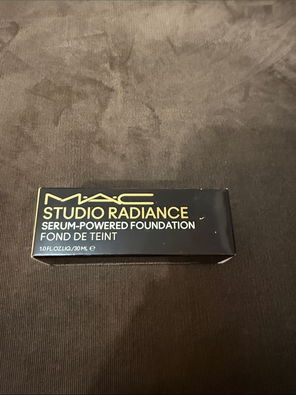 MAC Cosmetics Studio Radiance Serum-Powered Foundation - Black & Gold Packaging